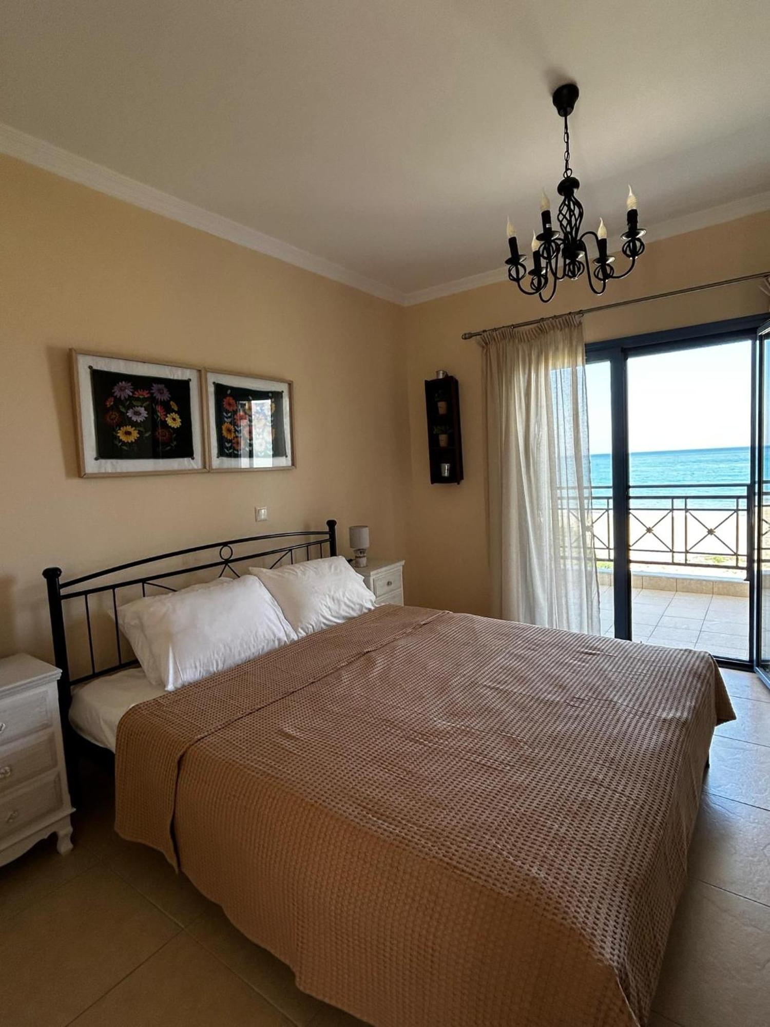 Beachfront Apartment Karpathos Town (Pigadia)
